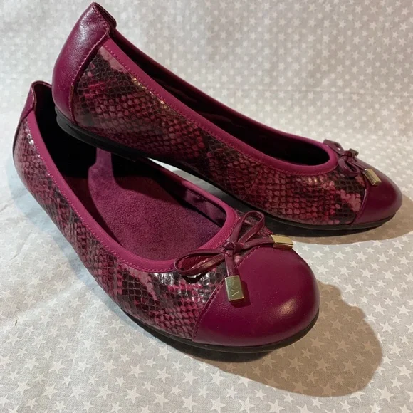 Vionic Women's 7.5 Faux Snake Skin Bow Ballet Flats Slip On Shoes Casual Fuchsia - Picture 3 of 7